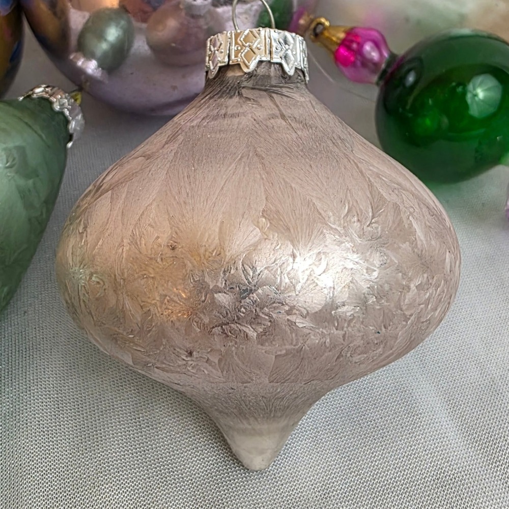 Vintage Lot of 6 Blown Glass Christmas Ornaments in Purple Lavender Green Silver - Picture 9 of 16
